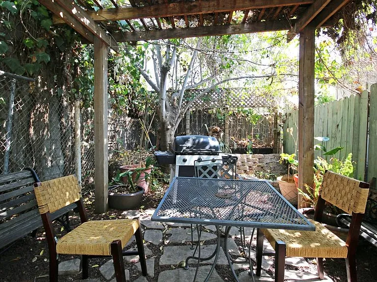 2041 C St — Photo 12