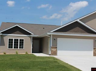 309 Skylark Dr, Mankato, MN 56001