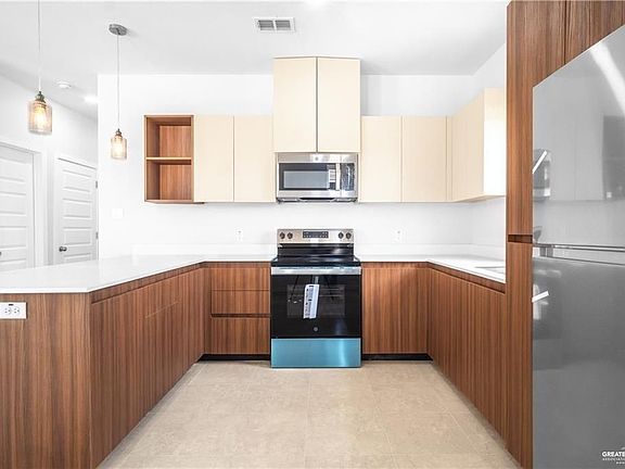 4th image of 404 N Onyx Ave #2