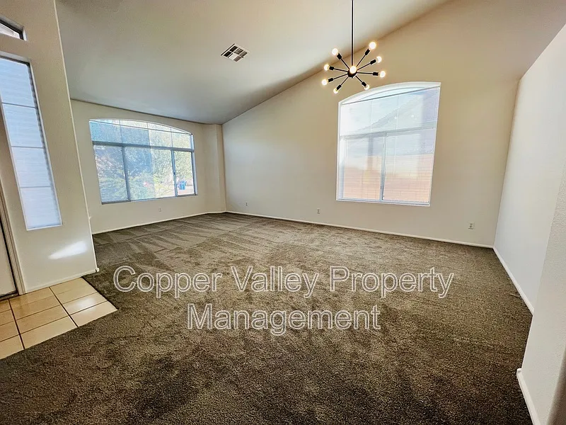 3 bed, 2.0 bath, 1941 sqft, $1,995 — Photo 4
