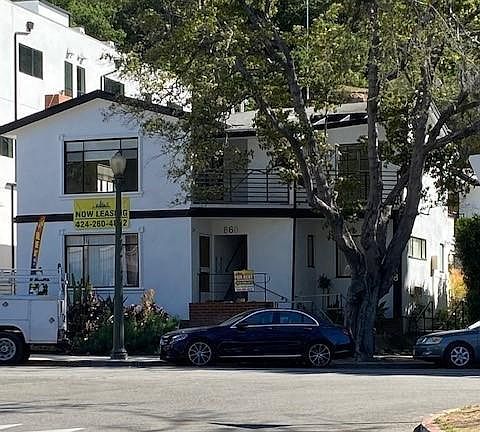 2nd image of 858 Moraga Dr