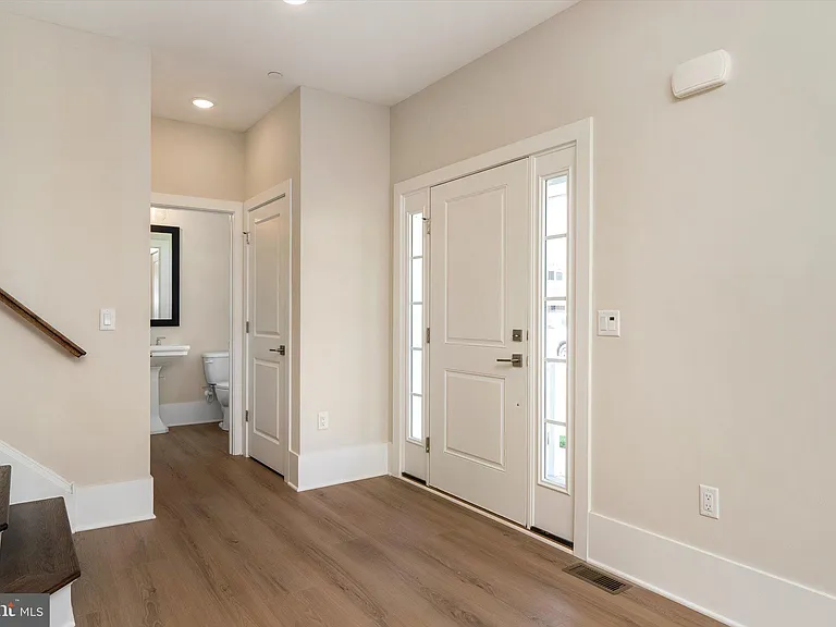 2906 Justin Dr — Photo 3