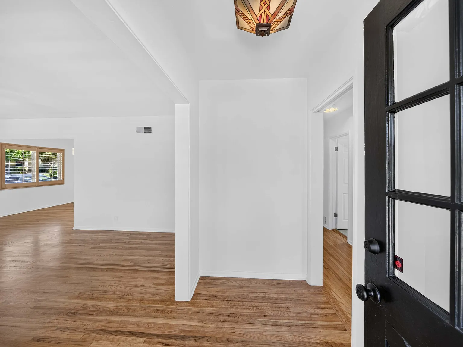 3 bed, 1669 sqft, $5,700 — Photo 3