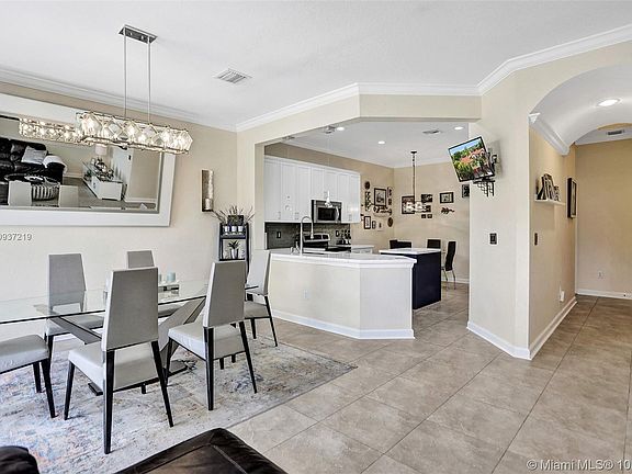 4th image of 4714 S Prive Cir #4714