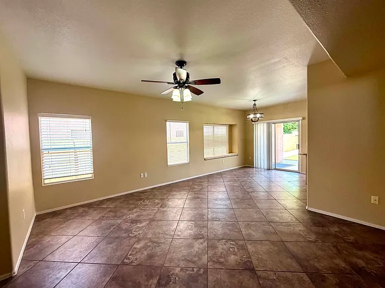 5200 W Shannon St — Photo 6