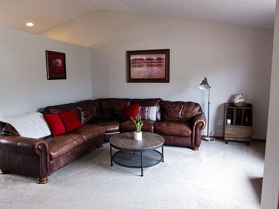 3rd image of 597 Sunmeadow Dr SE
