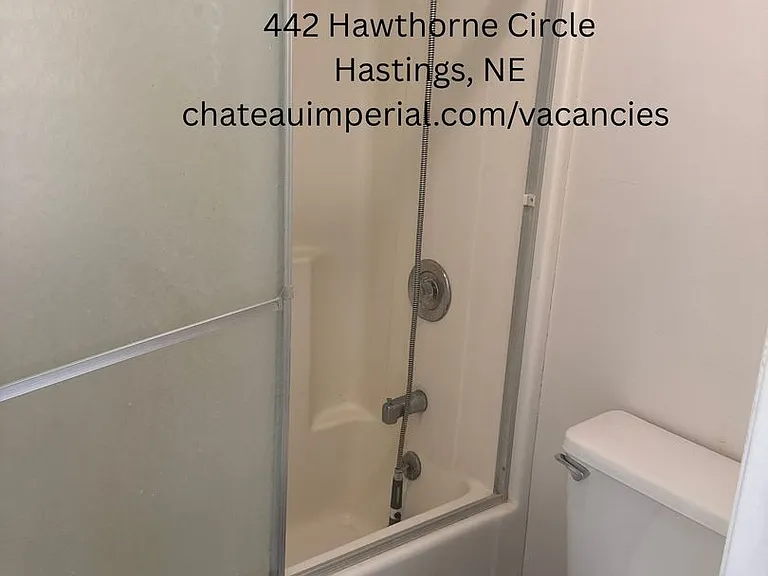 434-446 Hawthorne Cir — Photo 8