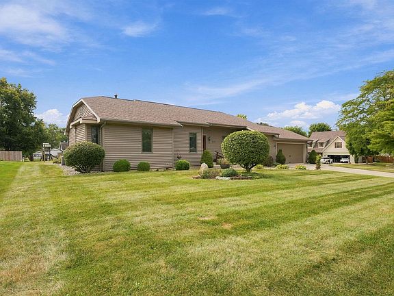 5th image of 202 Colonial Dr