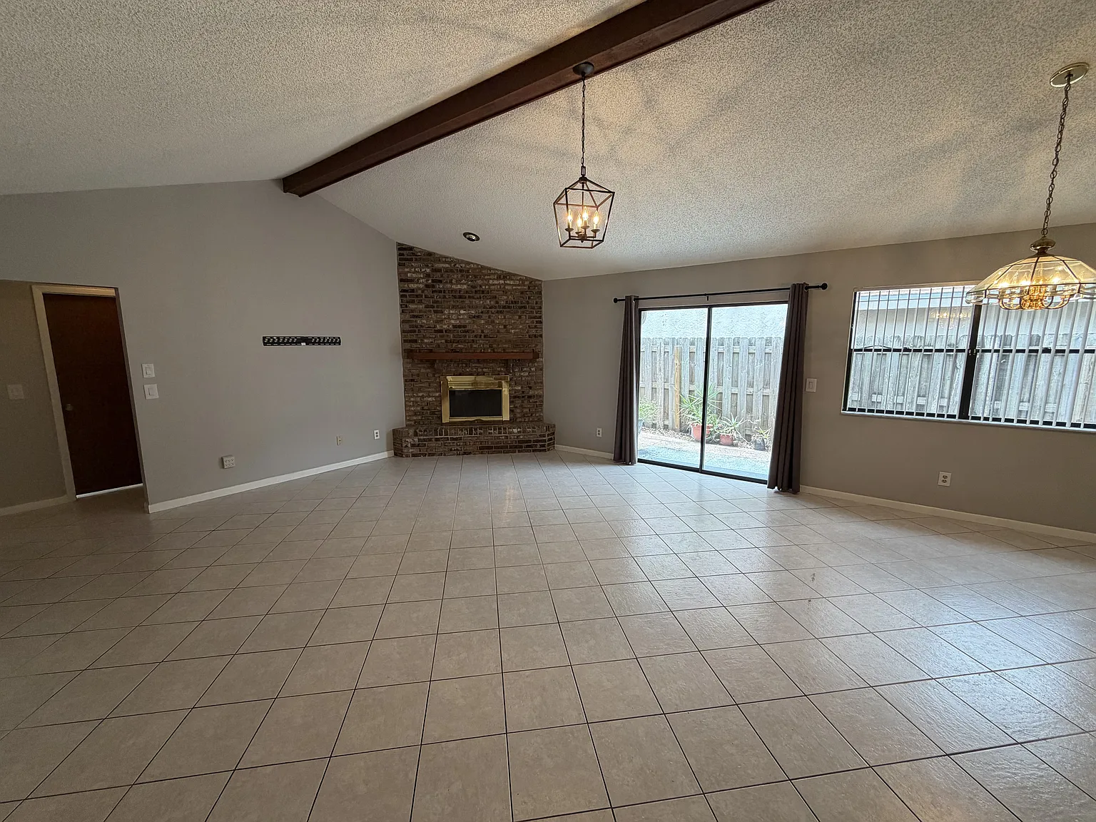 2251 Springwood Circle West — Photo 3