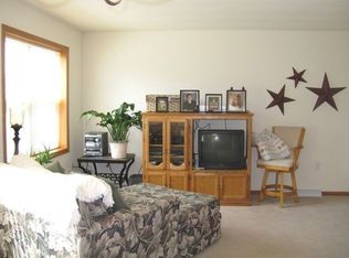 325 Vorndran Dr APT 1, Belleville, WI 53508