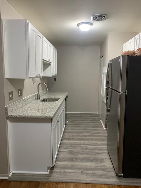 1st image of 1302 E Lincoln Ave #103