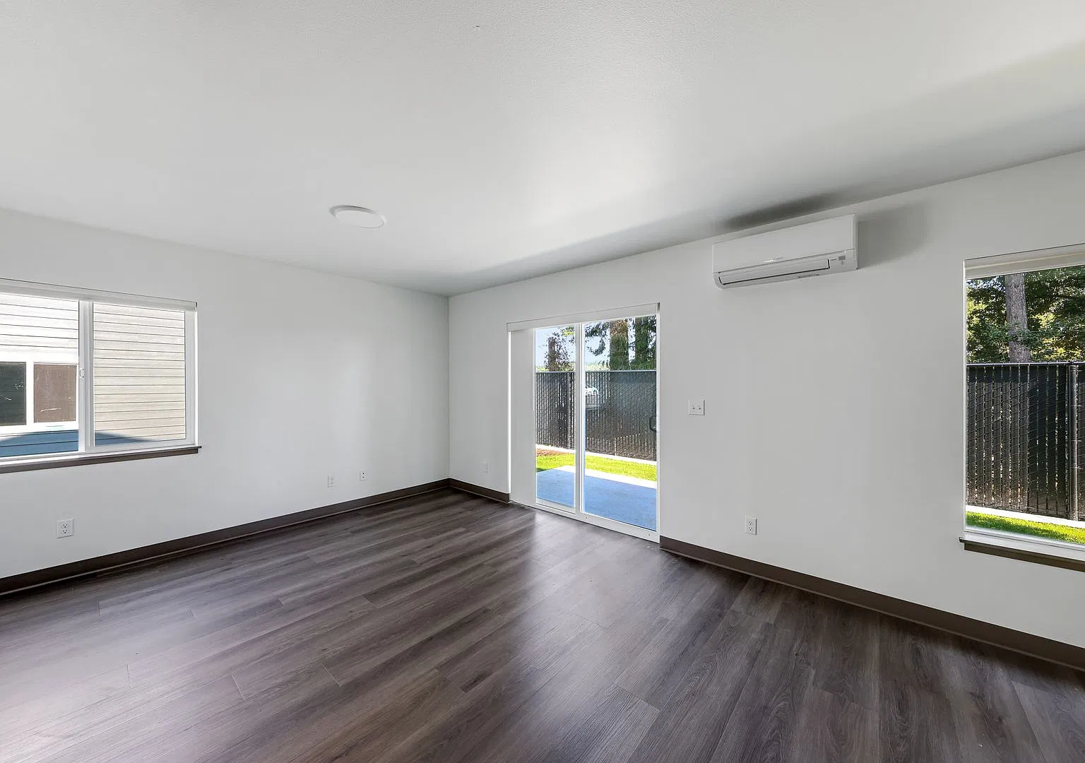 3 Bed 2.5 Bath - Pet Friendly - NAS Whidbey — Photo 2
