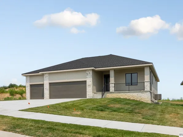 16714 Mormon St, Bennington, NE 68007