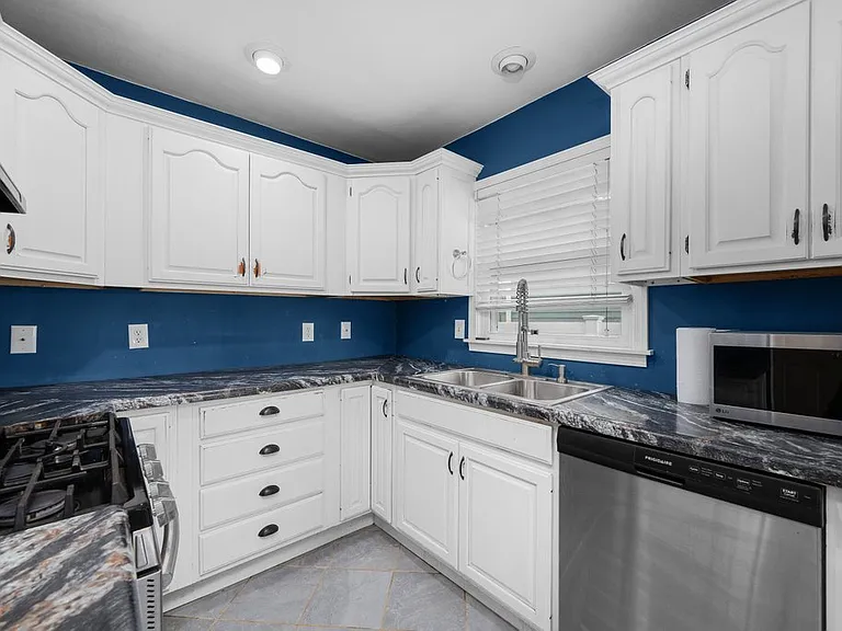 1815 Cody St — Photo 10