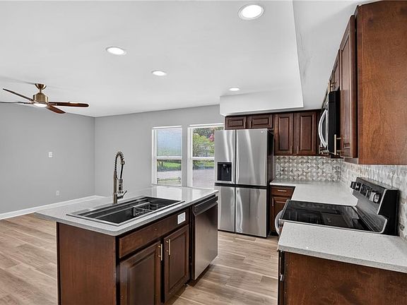 4th image of 501 Thornloe Ln