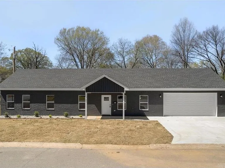 921 Banner St — Photo 1