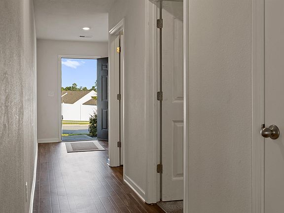 5th image of 409 Dawn Meadow Ct