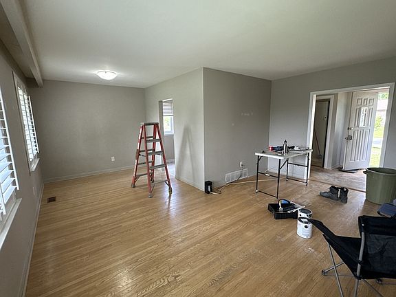 3rd image of 69 Ottaway Ave
