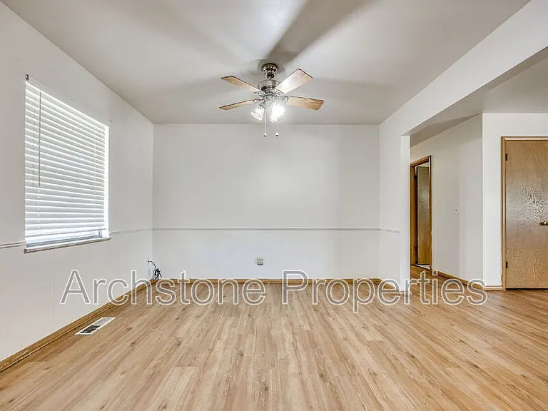 3121 Lakeside Dr — Photo 9