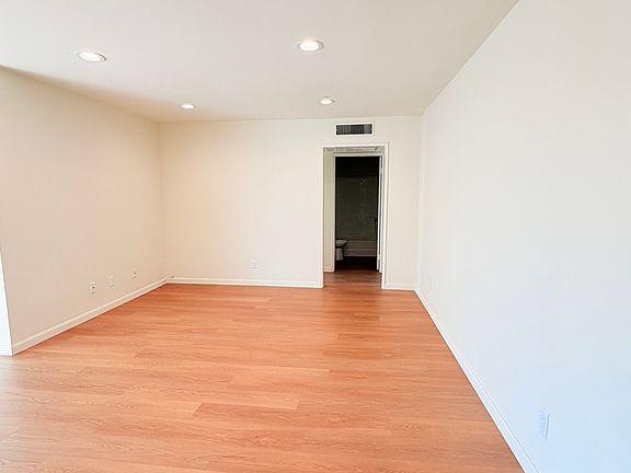 3rd image of 1049 Winchester Ave #0826b9aae