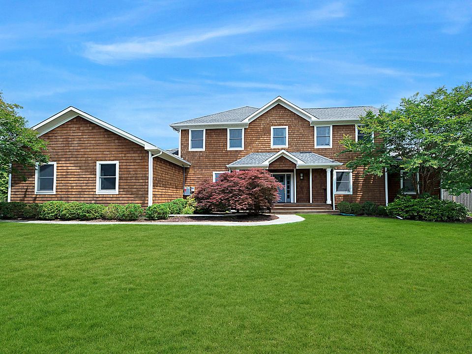1st image of 450 Sterling Woods Ln