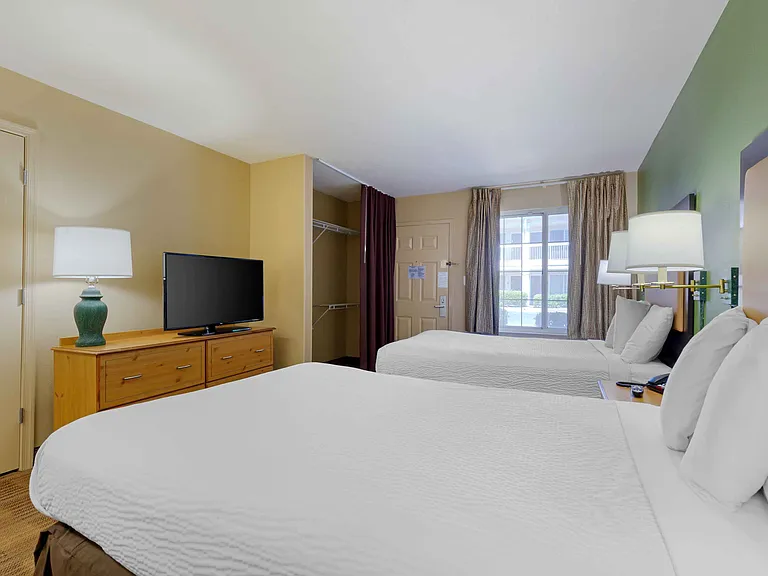 Studio Suite - 2 Full Beds