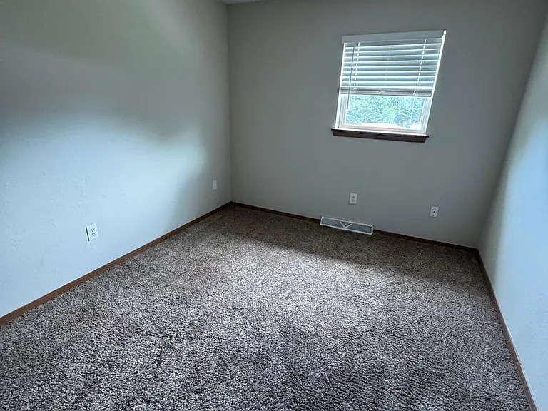 4216 W Bethany Dr — Photo 3