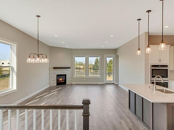 5th image of 2833 Goldenrod Way