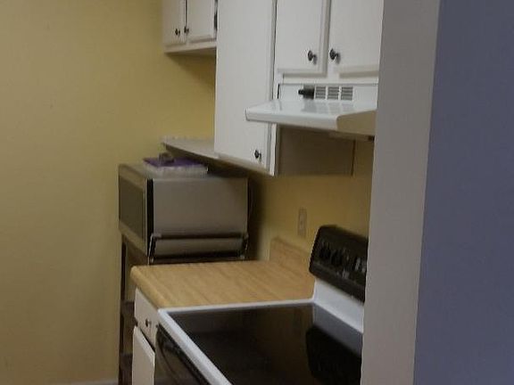 2nd image of 400 Wilkinson Ln