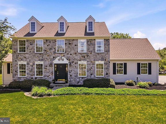 3rd image of 205 Maplewood Dr