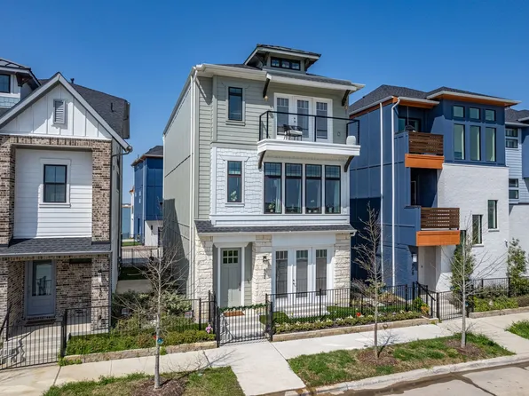 802 Resort Dr, Rowlett, TX 75088