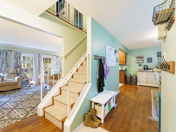 3rd image of 10002 Hemlock Woods Ln