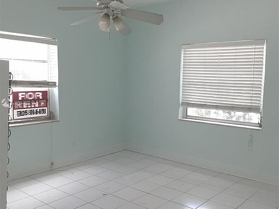 3rd image of 215 30th St APT 11