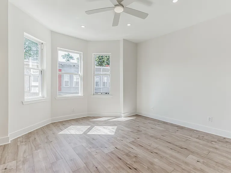18 W Sharpnack St — Photo 20