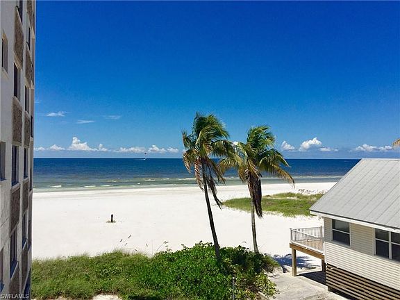 3rd image of 2532 Estero Blvd APT 207