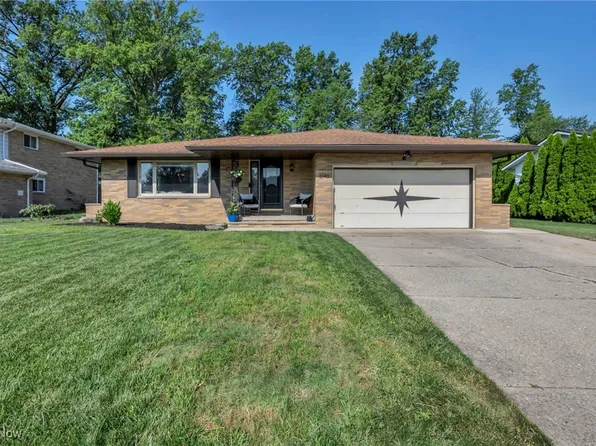 6140 Meadview Dr, Seven Hills, OH 44131