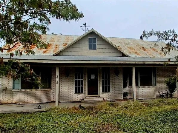 215 N 8th St, Lott, TX 76656