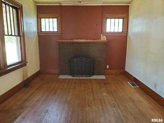 2nd image of 1058 W Main St