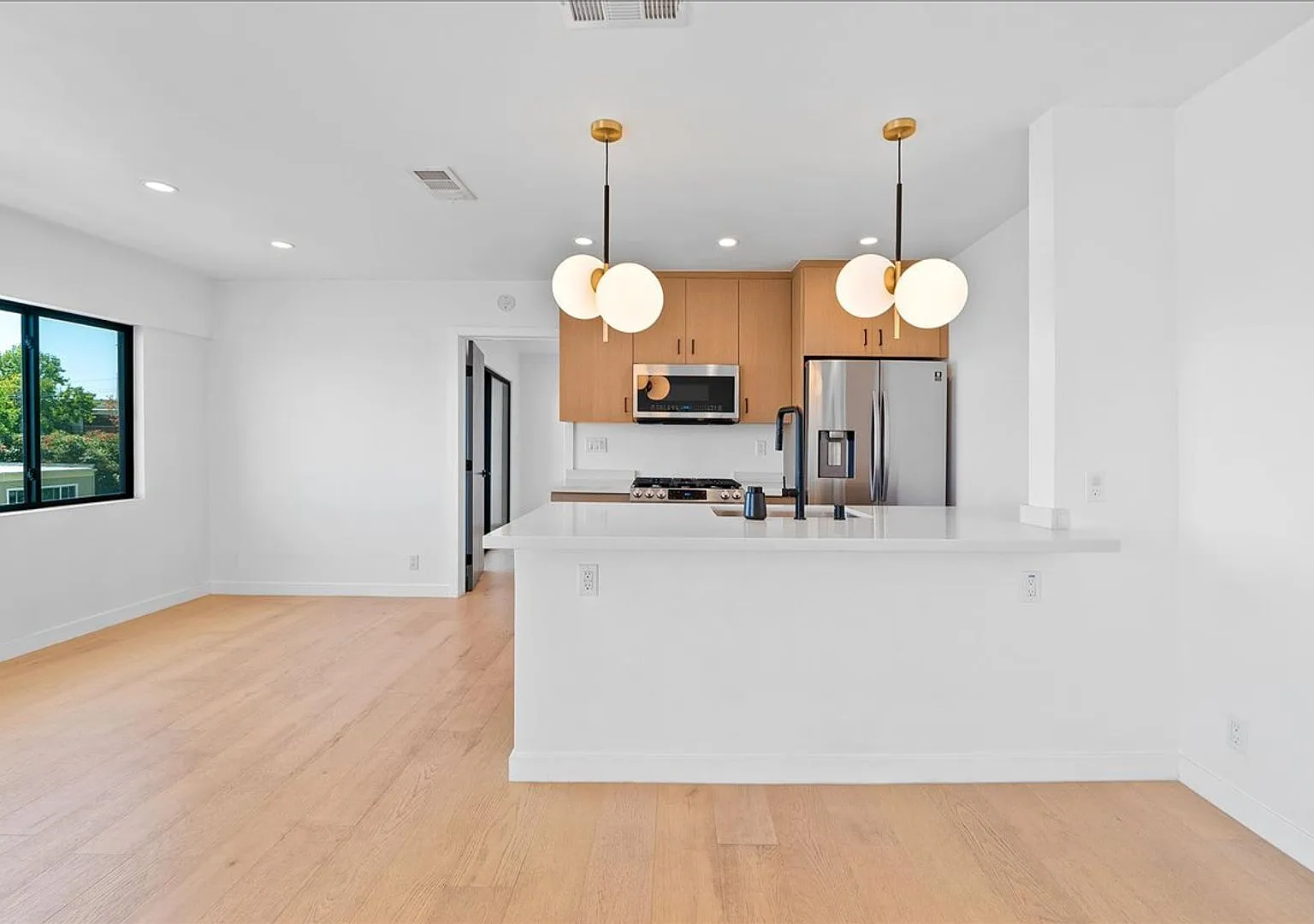 Beautiful WeHo Apartment In The Heart of Sunset Blvd! — Photo 1