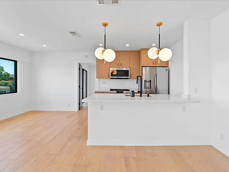1210 Larrabee St #7 — Photo 1