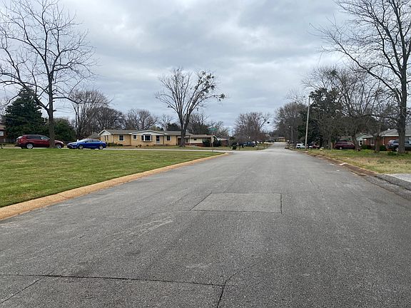 4th image of 2402 Crestwood Dr SW