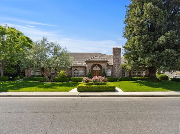 8905 Saint Cloud Ln, Bakersfield, CA 93311