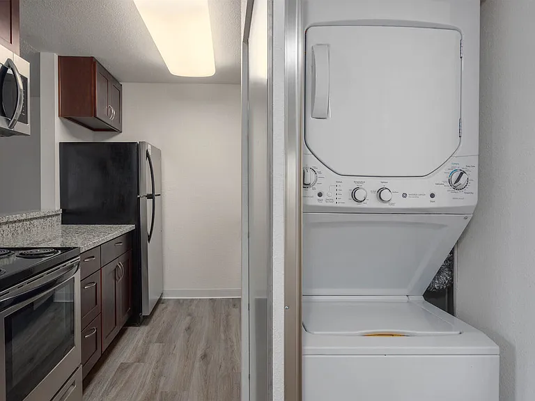 Northern Lights Apartments — Photo 24