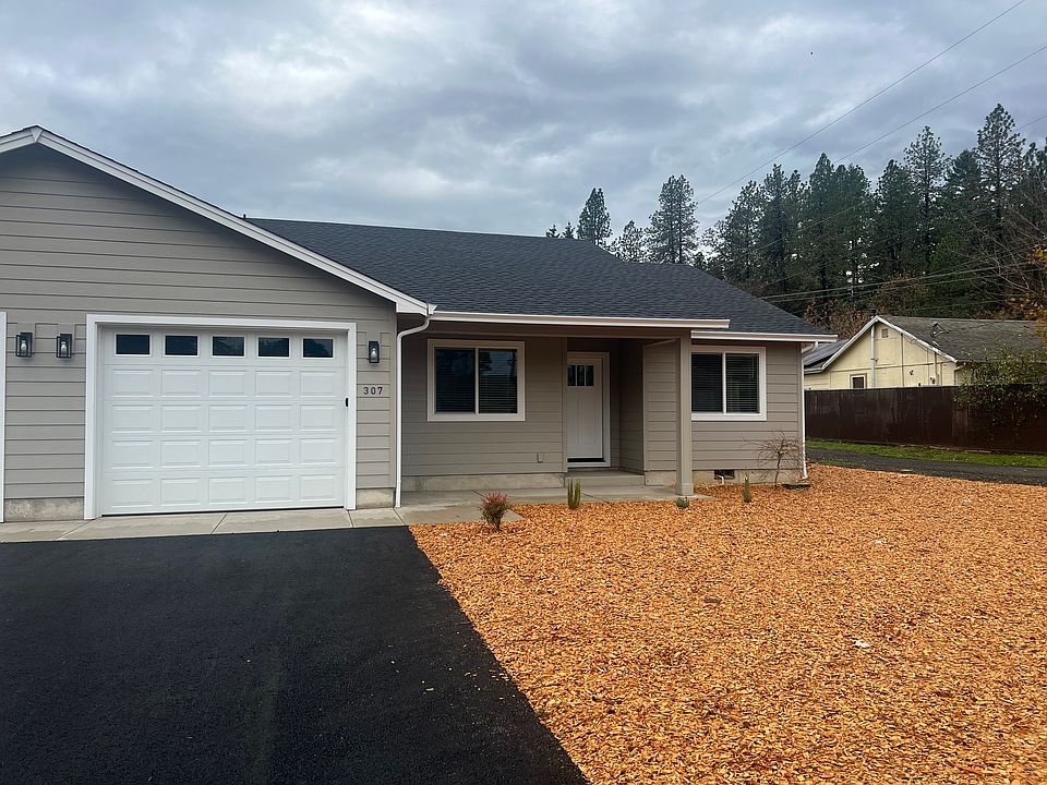 Brand new construction low maintenance yard
