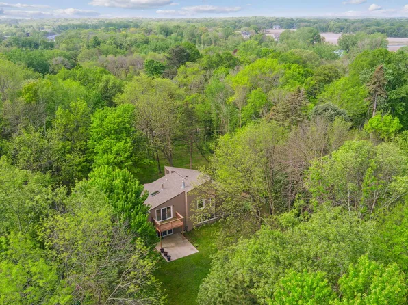2939 Oak Lea Dr, Wayzata, MN 55391