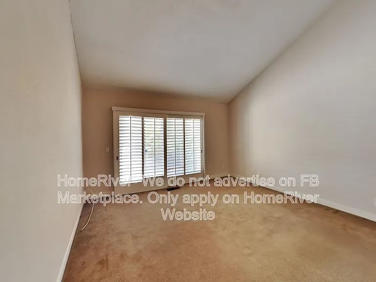 2220 Cannes Sq — Photo 8