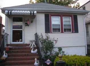 24 Saint George Pl, Inwood, NY 11096