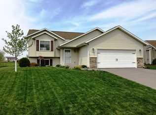 1546 Hazeltine Dr, Eau Claire, WI 54703