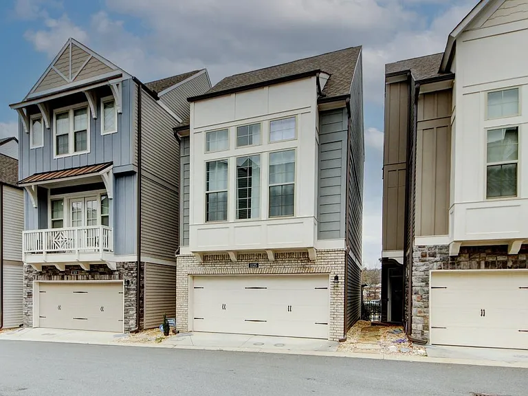 1125 Kirkland Cir — Photo 2
