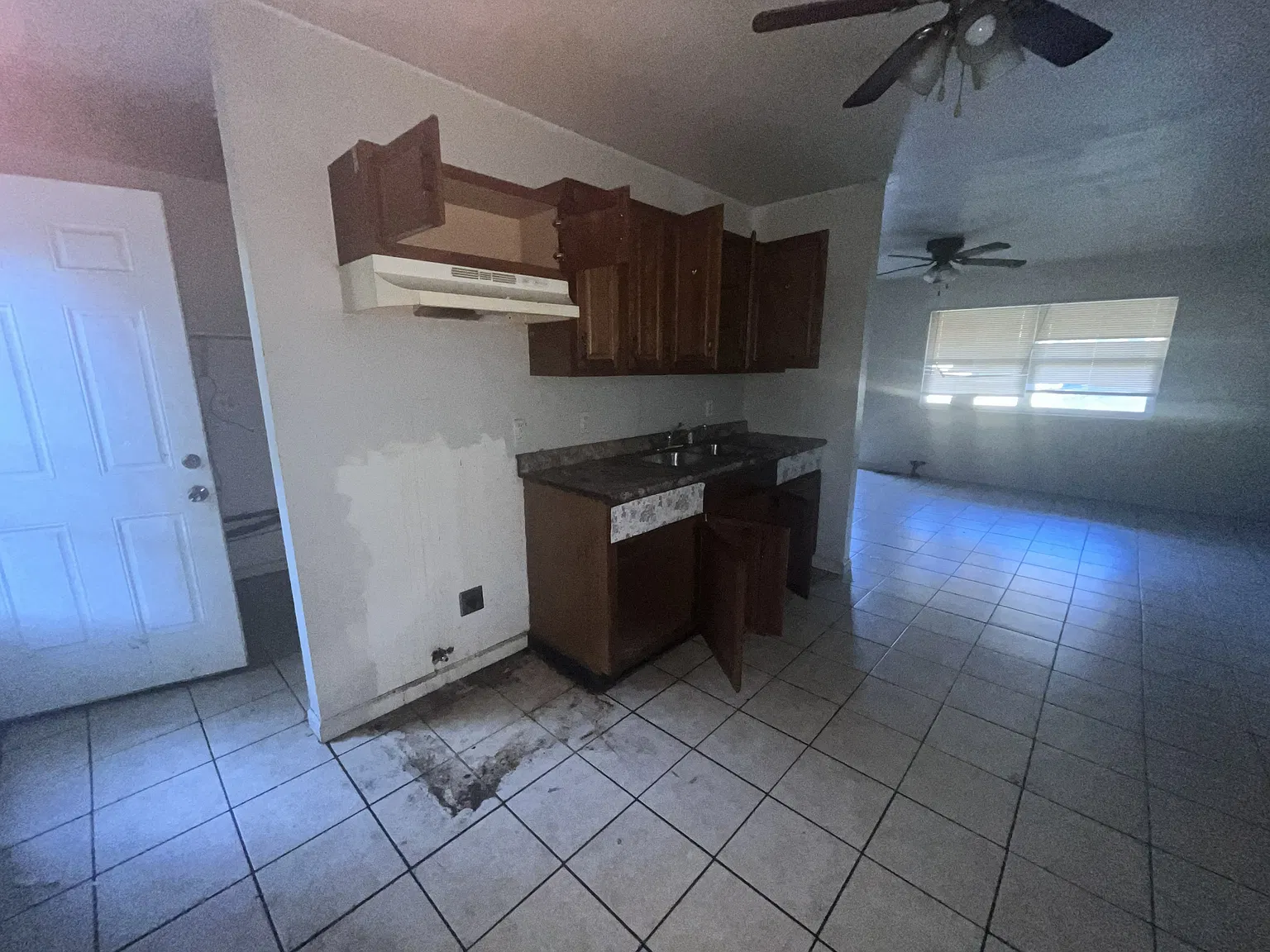3 bed, 936 sqft, $1,075 — Photo 1